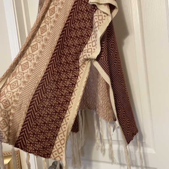 Short sleeve maroon and cream cardigan - Picture 3 of 5